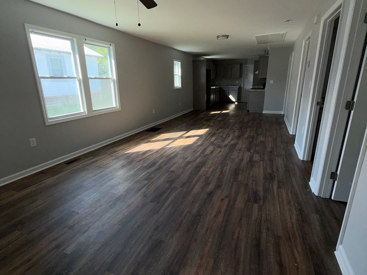 3 bed, 918 sqft, $1,100 — Photo 3