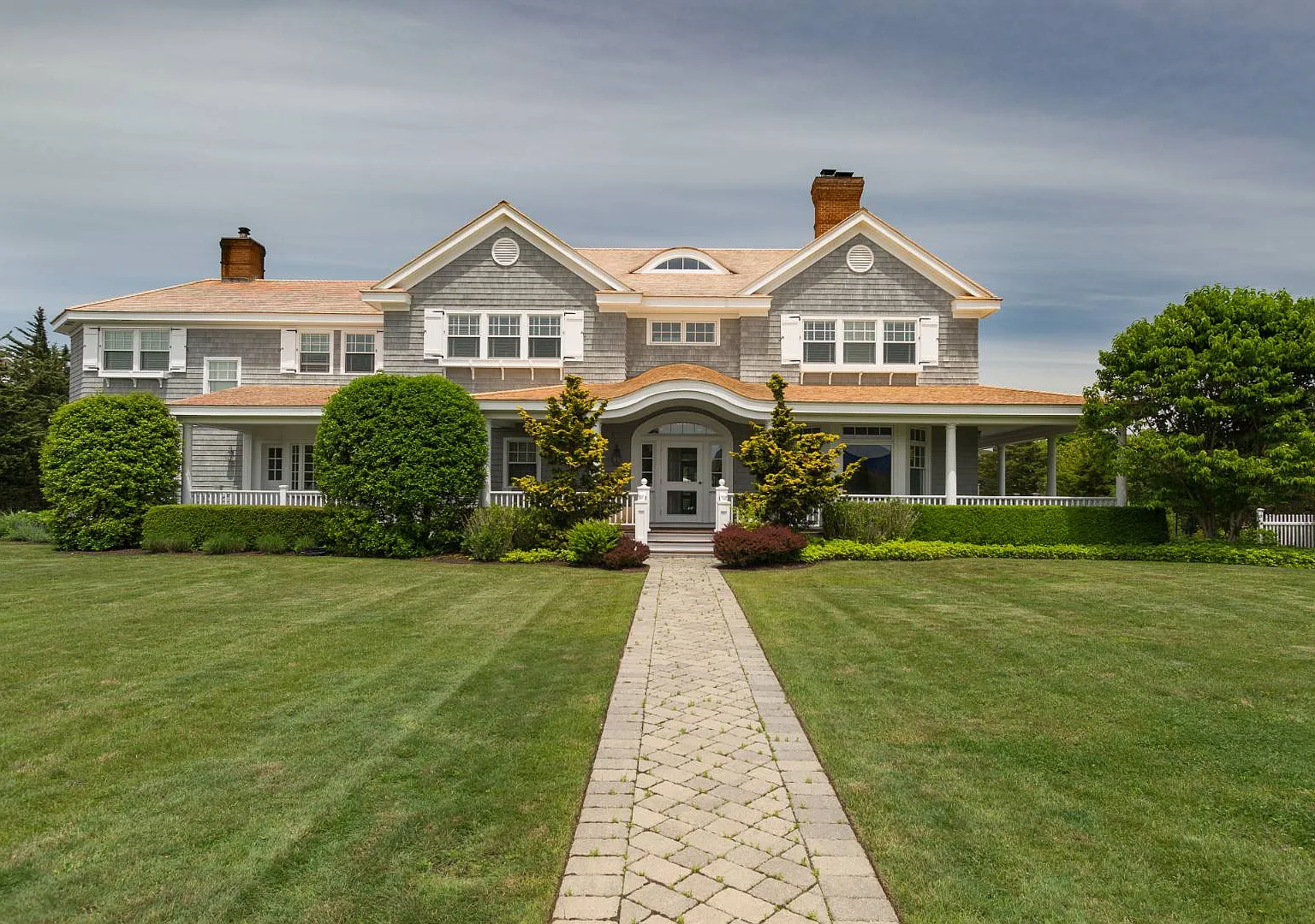 Stunning Waterfront Post Modern Quiogue — Photo 1