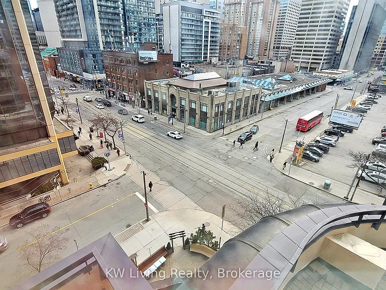 633 Bay St #814 — Photo 44