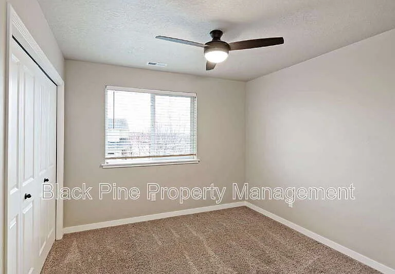 1873 N Justin Ave — Photo 20