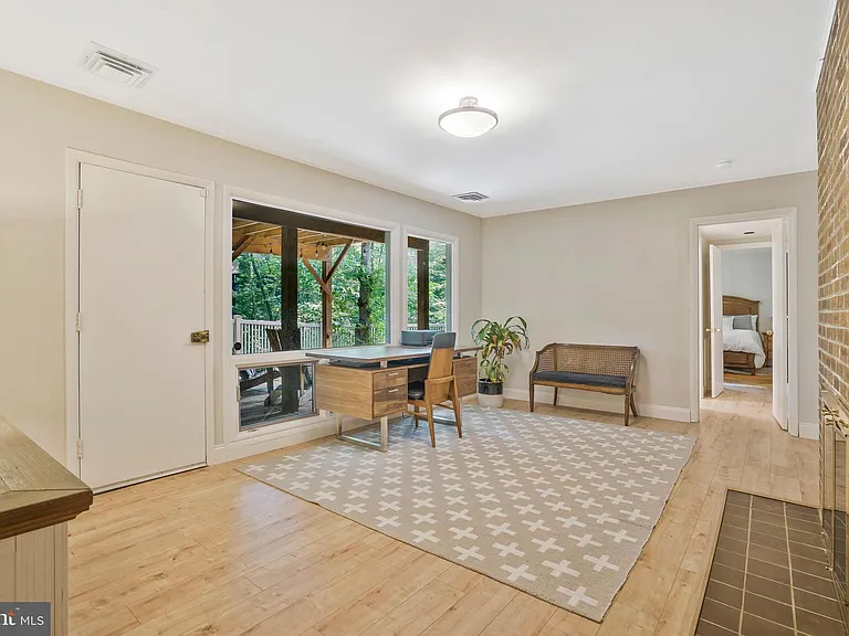 1715 Hollinwood Dr — Photo 37
