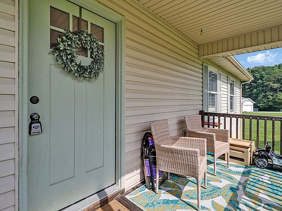 5th image of 111 Cassie Ln