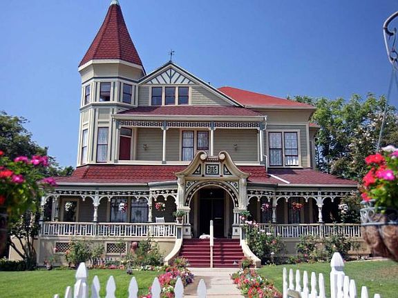 Pinney House front entry