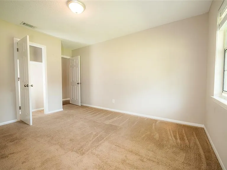 1850 Panorama Blvd W — Photo 11