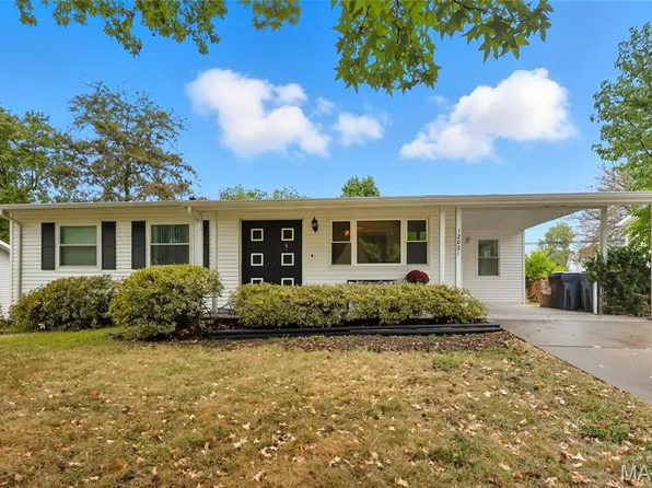 12021 Glenbrook Dr, Maryland Heights, MO 63043