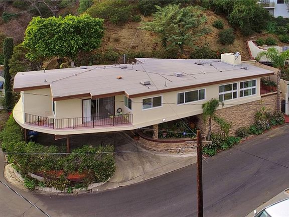 2nd image of 2831 Belden Dr