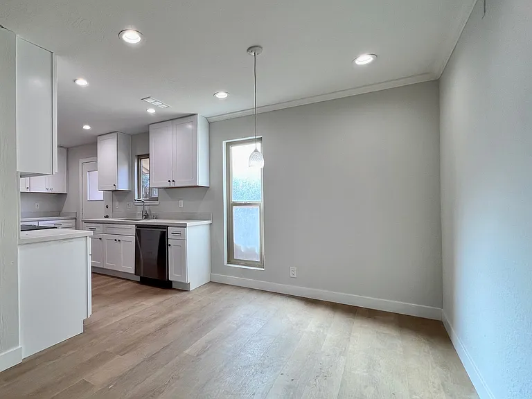 209 Red Oak Dr W #F — Photo 8