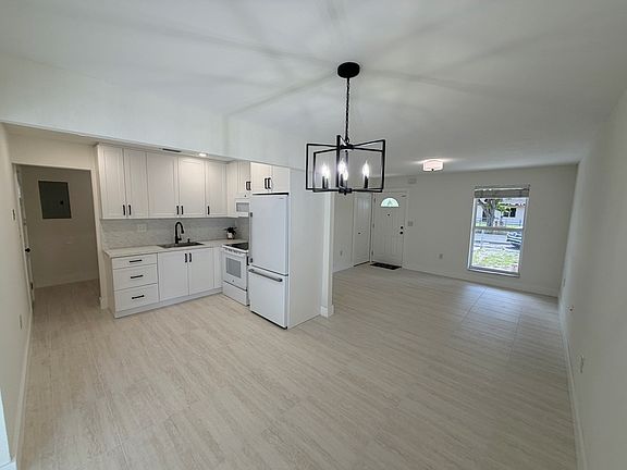 5th image of 19255 NW 47th Pl