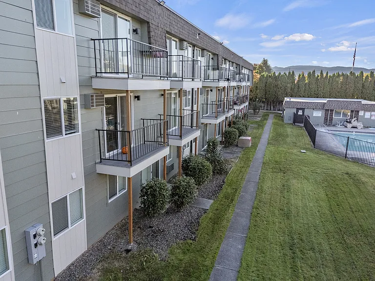 Valley Pines — Photo 32