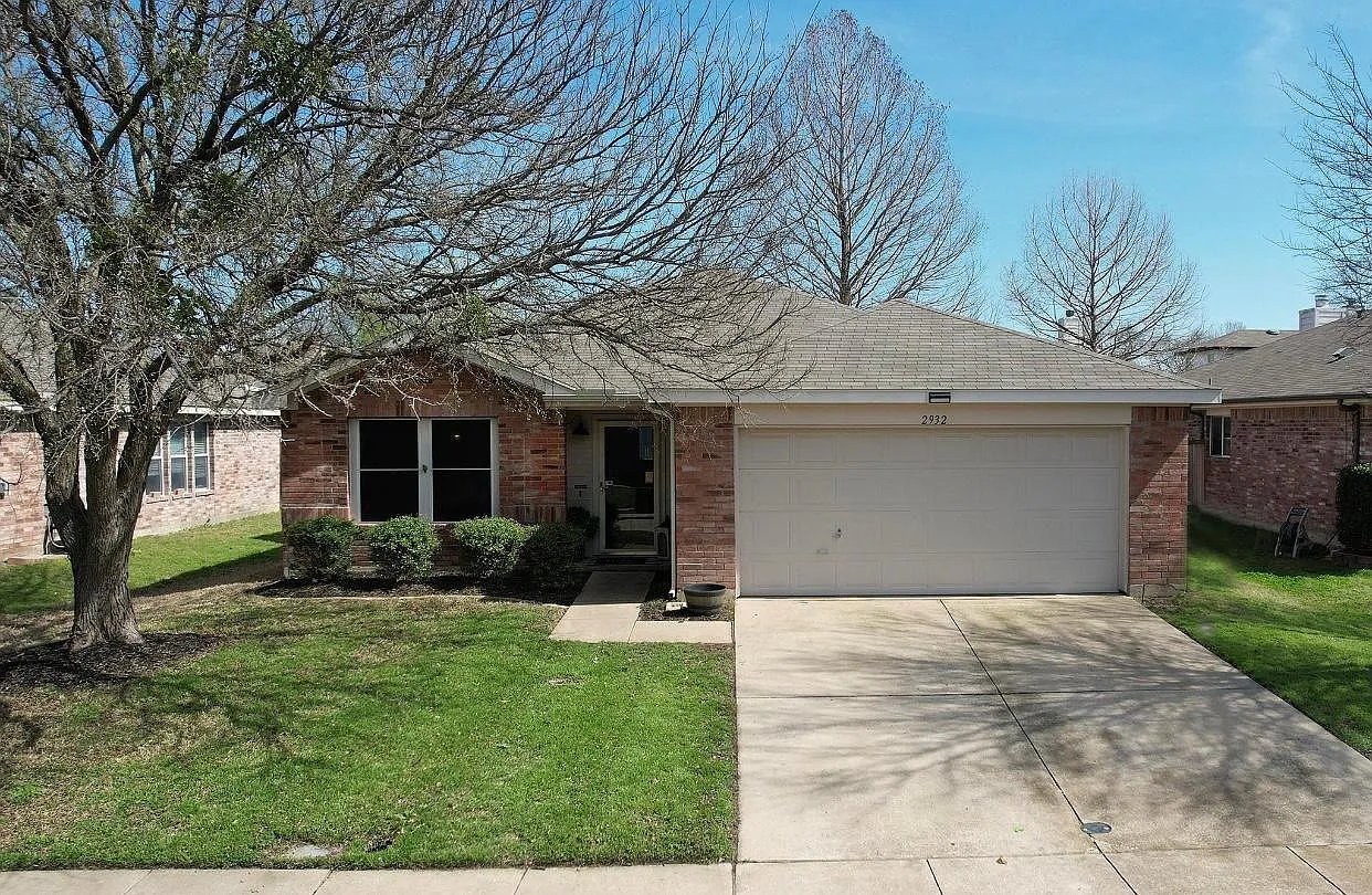 2932 Frontier Ln — Photo 1