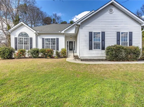 947 Century Oak Dr, Winder, GA 30680