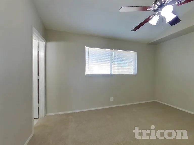 3234 W Larkspur Dr — Photo 5