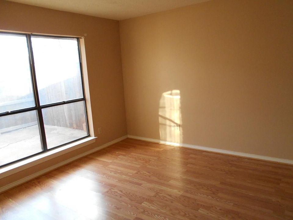 2nd image of 1517 North Ave