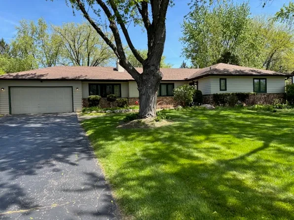 1273 Green Acres Ln, Elgin, IL 60123