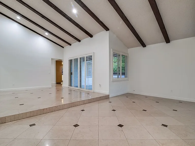 929 Darlene Ct — Photo 10
