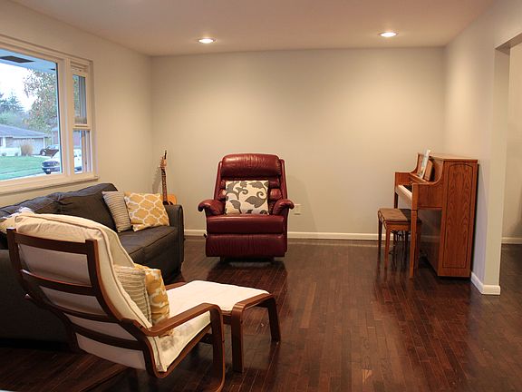 3rd image of 133 Lake Forest Dr