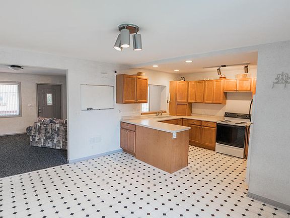 3rd image of 5838 W Mineral St