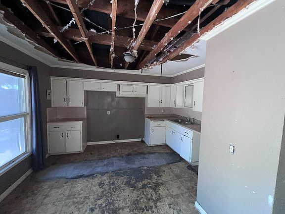 2nd image of 2413 Guadalupe St