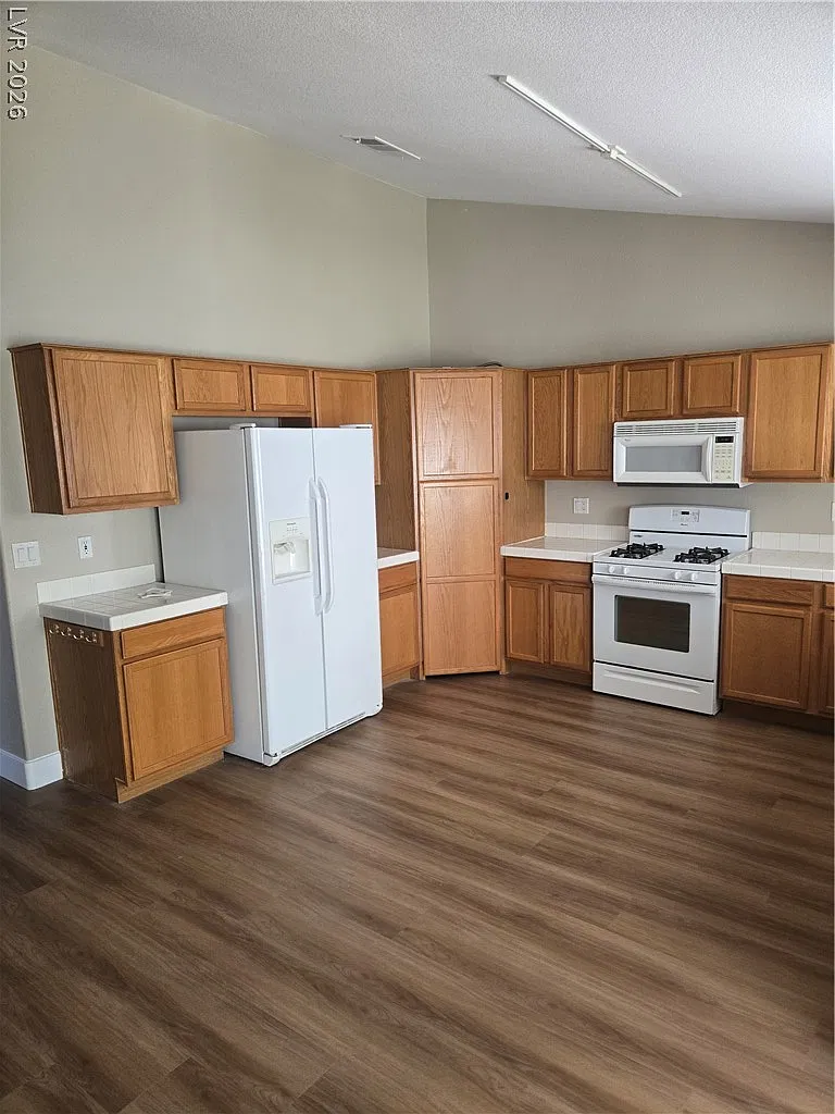 4 bed, 2.0 bath, 1800 sqft, $2,150 — Photo 3