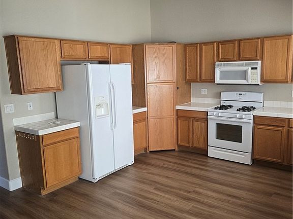 3rd image of 239 Oxford Cloth Ct