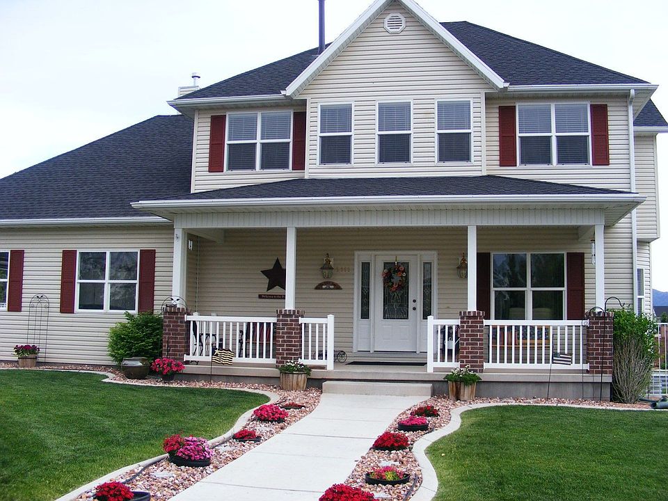 .40 acre lot and 4239 sq ft home.