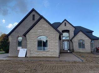 1990 Rosati Ct SW, Rochester, MI 48307