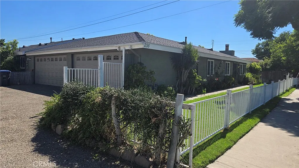 3 bed, 1300 sqft, $3,500 — Photo 1