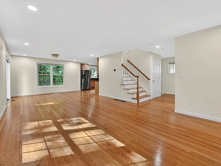 6 Whitman Ln — Photo 7