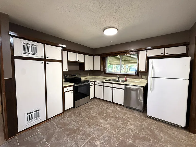 3147 S Gordon Ave — Photo 11