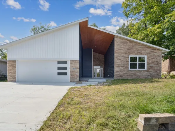 3217 Timber Valley Ct NE, Cedar Rapids, IA 52402