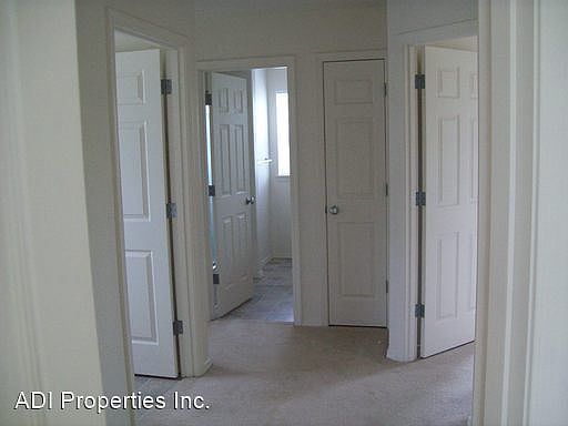 4th image of 956 SE Westerland St