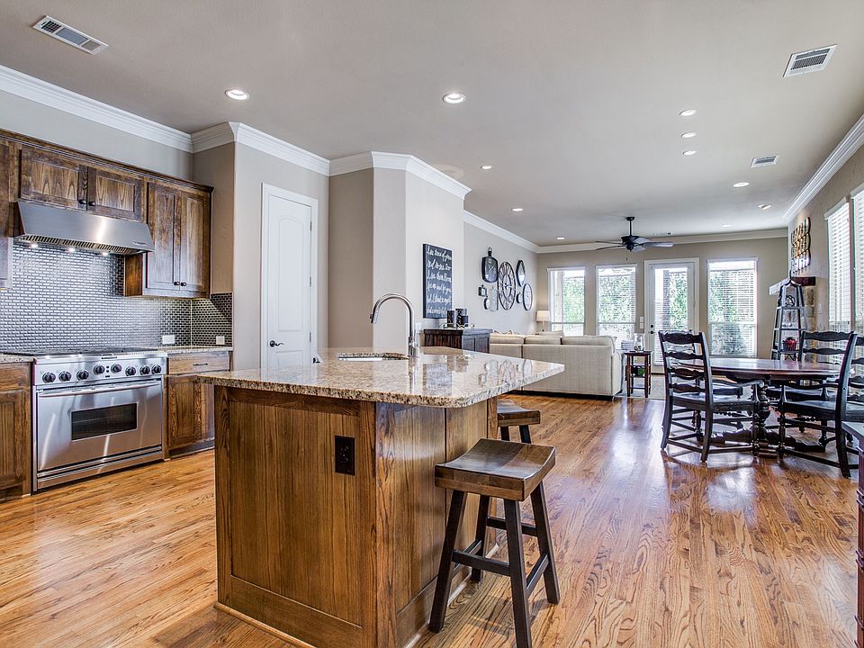 1st image of 2609 Stoneleigh Cir