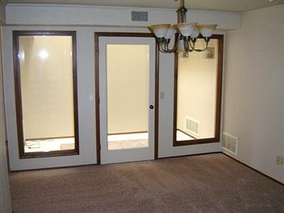 4th image of 3441 Gladstone Ln