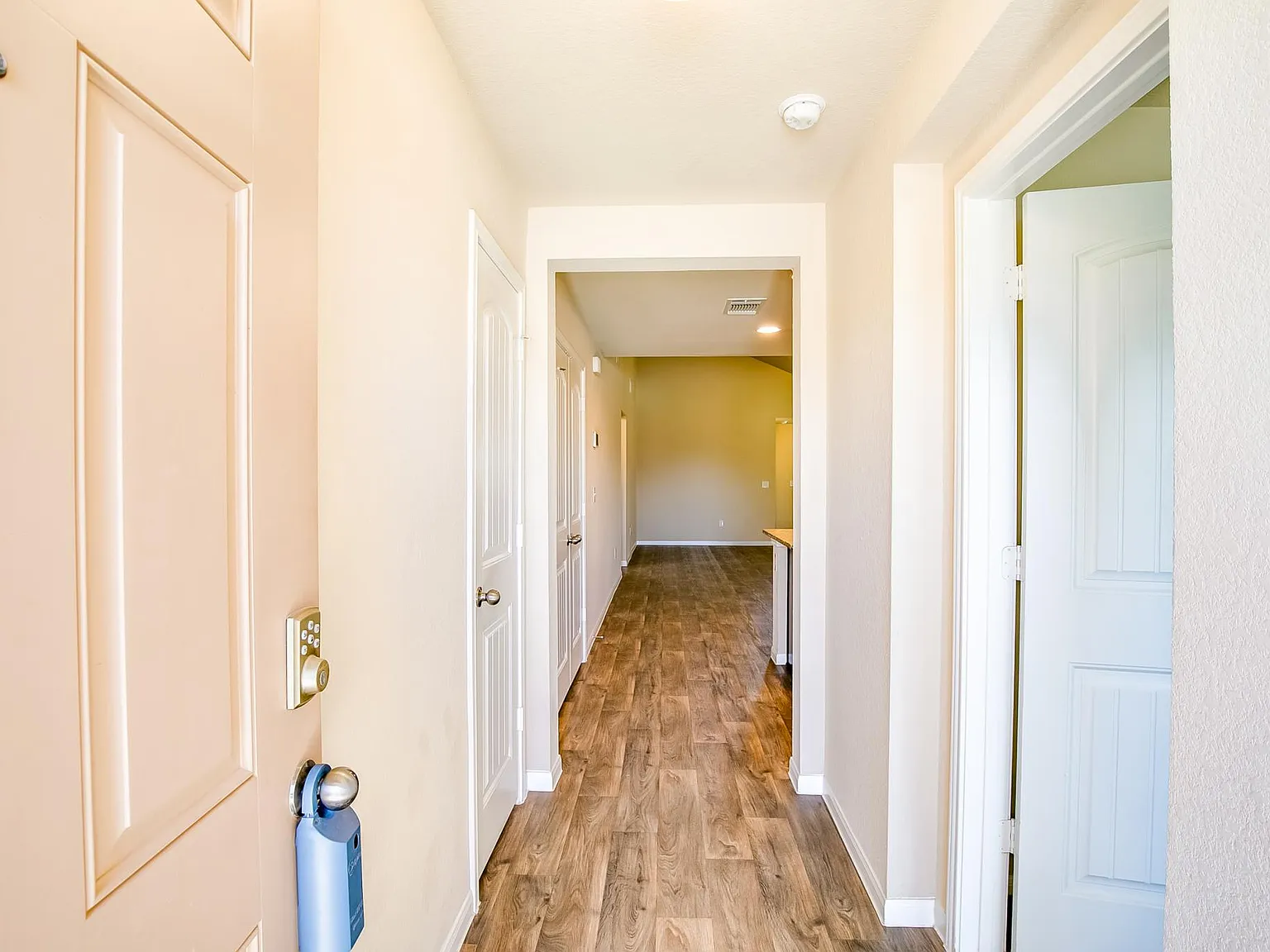 4 bed, 1858 sqft, $1,950 — Photo 2