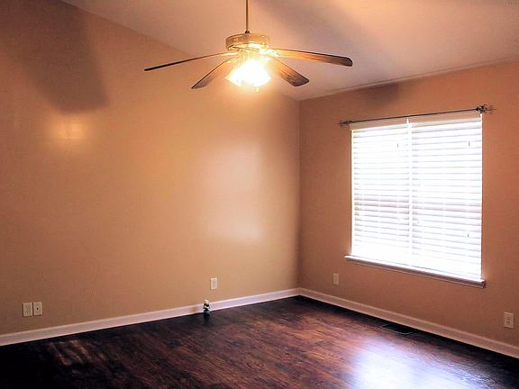 4th image of 3886 Roscommon Way