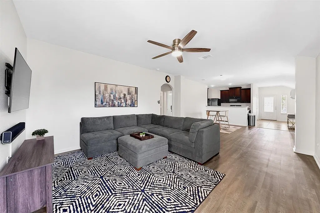 3 bed, 2.0 bath, 1660 sqft, $1,850 — Photo 4