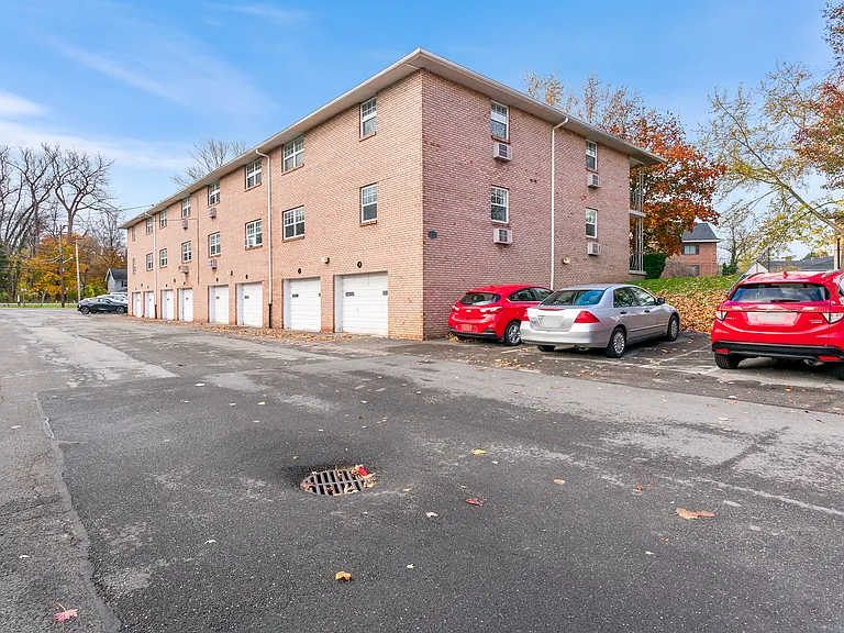 Pittsford Manor Apartments — Photo 10