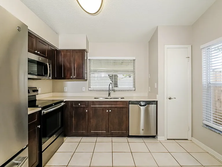1111 Hardwood Dr — Photo 6