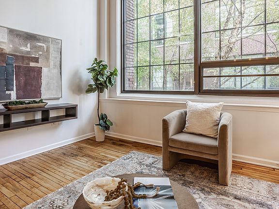 5th image of 624 E Walnut St APT 210