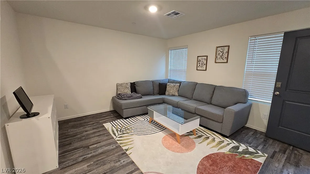 3 bed, 2.5 bath, 1401 sqft, $2,400 — Photo 4