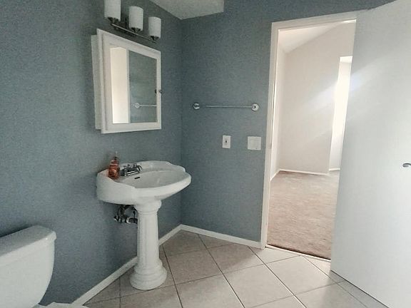 3rd image of 833 Gladys Ave #833