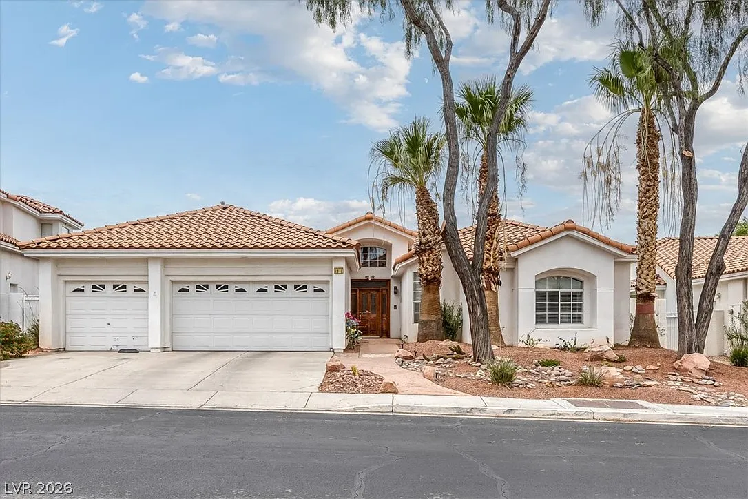 4 bed, 2.5 bath, 2608 sqft, $3,400 — Photo 1