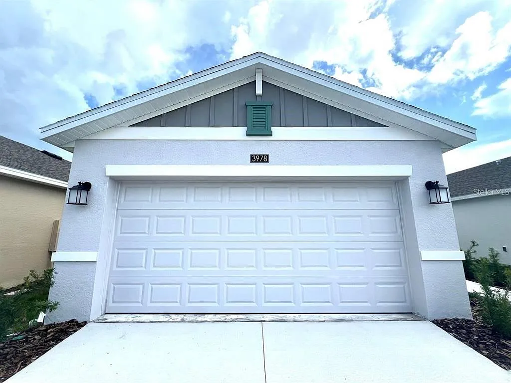 3 bed, 2.0 bath, 1267 sqft, $2,225 — Photo 2