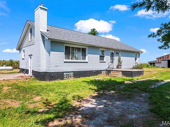 2nd image of 23946 Grosenheider Rd
