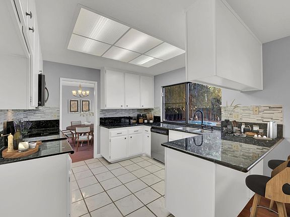 5th image of 3107 Redwood Dr