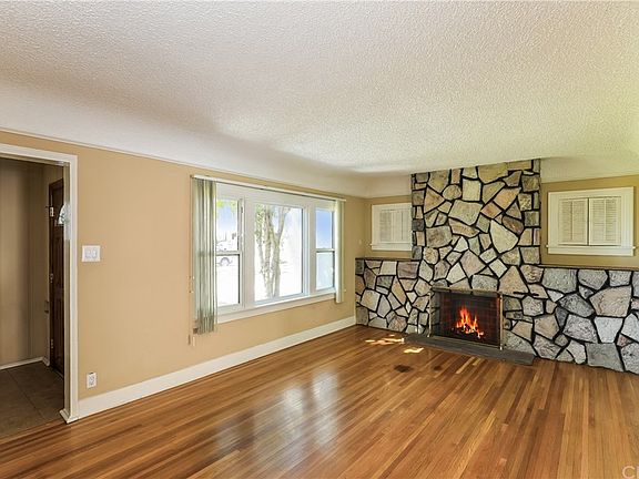 4th image of 810 N Lincoln St