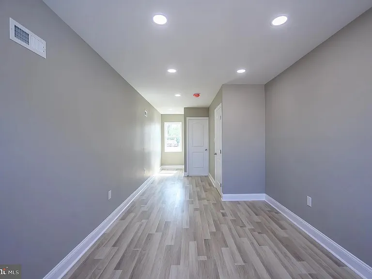 2212 Greenwich St — Photo 13