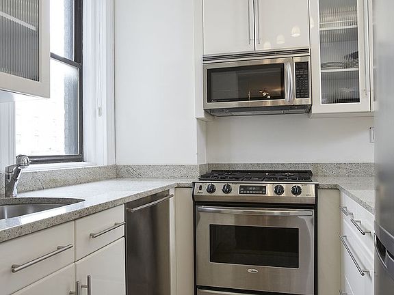 3rd image of 61 E 77th St APT 8E