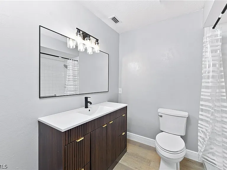 903 SE 20th Ct — Photo 26