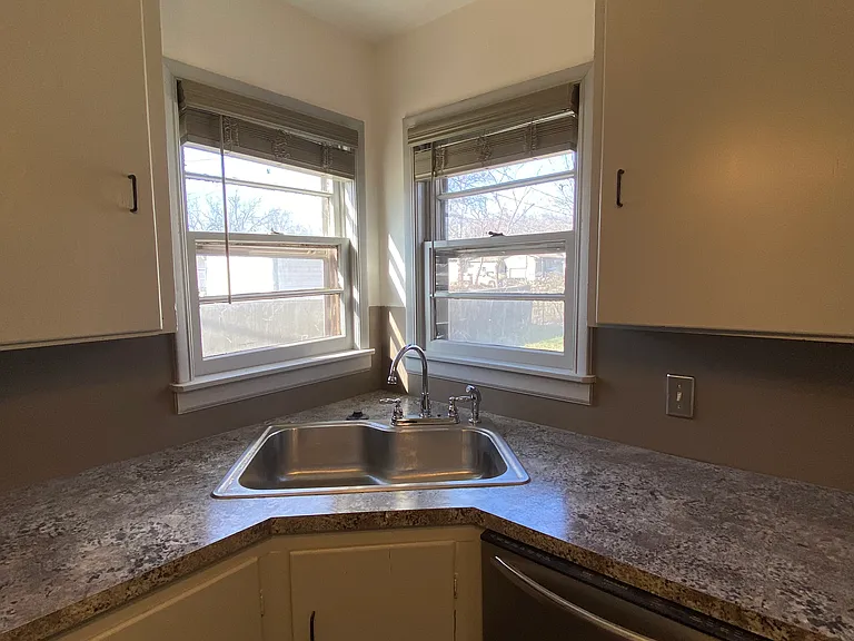 2509 W 38th St — Photo 8